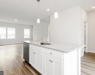 405 17th Avenue - Photo Thumbnail 10