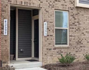 42595 Burbank Terrace - Photo Thumbnail 2