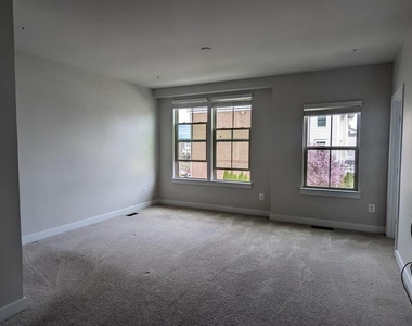 42595 Burbank Terrace - Photo Thumbnail 14
