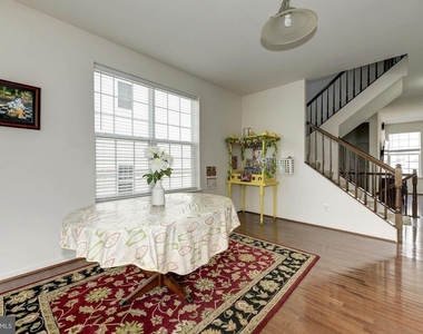 22677 Flowing Spring Square - Photo Thumbnail 10