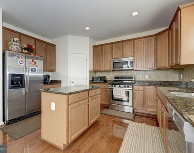 22677 Flowing Spring Square - Photo Thumbnail 7