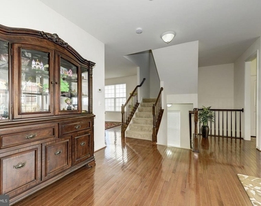 22677 Flowing Spring Square - Photo Thumbnail 5