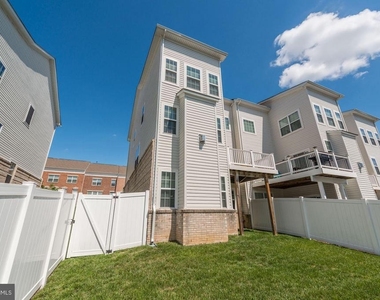 22677 Flowing Spring Square - Photo Thumbnail 29