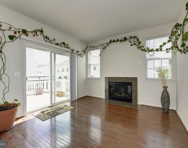 22677 Flowing Spring Square - Photo Thumbnail 12