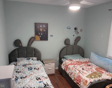 4360 Greenberry Lane - Photo Thumbnail 3