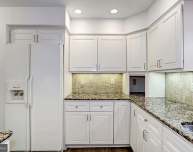 9012 Penn Manor Court - Photo Thumbnail 6