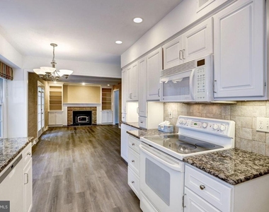 9012 Penn Manor Court - Photo Thumbnail 3
