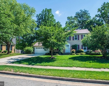 9012 Penn Manor Court - Photo Thumbnail 8