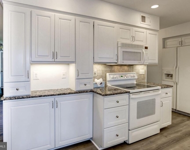 9012 Penn Manor Court - Photo Thumbnail 4