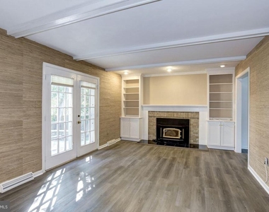 9012 Penn Manor Court - Photo Thumbnail 10