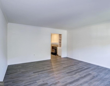 9012 Penn Manor Court - Photo Thumbnail 12
