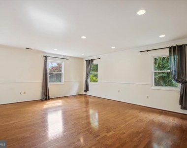 4607 Marshall Hall Lane - Photo Thumbnail 3