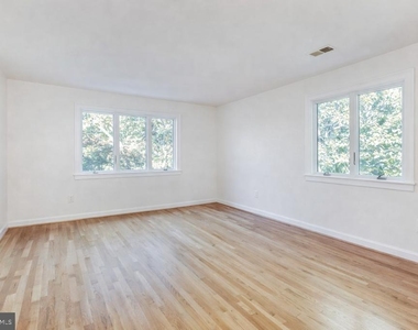 7220 Vistas Lane - Photo Thumbnail 9