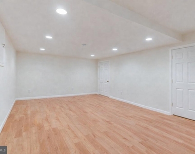7220 Vistas Lane - Photo Thumbnail 8