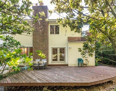 7220 Vistas Lane - Photo Thumbnail 4