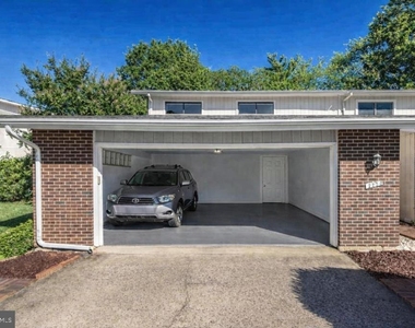 7220 Vistas Lane - Photo Thumbnail 24