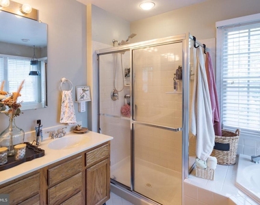 3945 Kathryn Jean Court - Photo Thumbnail 26