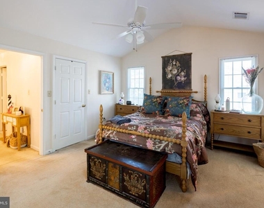 3945 Kathryn Jean Court - Photo Thumbnail 23