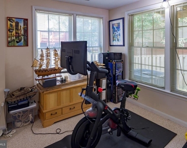 3945 Kathryn Jean Court - Photo Thumbnail 4