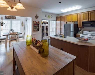 3945 Kathryn Jean Court - Photo Thumbnail 17