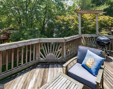 3945 Kathryn Jean Court - Photo Thumbnail 21
