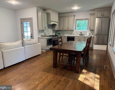 8747 Brook Road - Photo Thumbnail 10