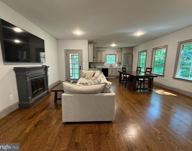 8747 Brook Road - Photo Thumbnail 9
