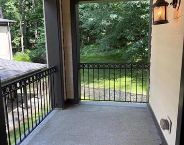 8747 Brook Road - Photo Thumbnail 13
