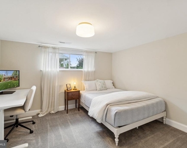 7412 Farnum Street - Photo Thumbnail 17