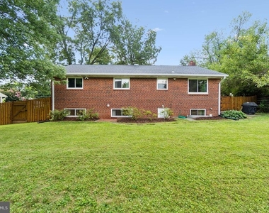 7412 Farnum Street - Photo Thumbnail 21