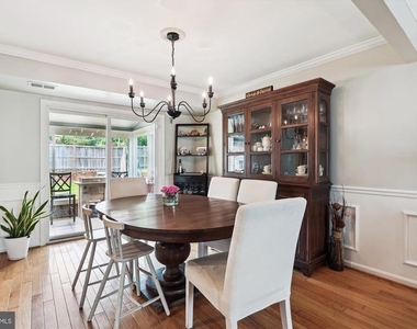4555 Lantern Place - Photo Thumbnail 5