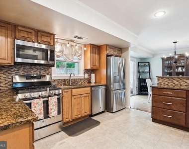 4555 Lantern Place - Photo Thumbnail 12