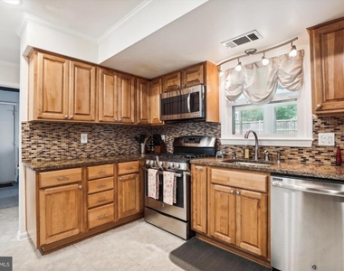 4555 Lantern Place - Photo Thumbnail 11
