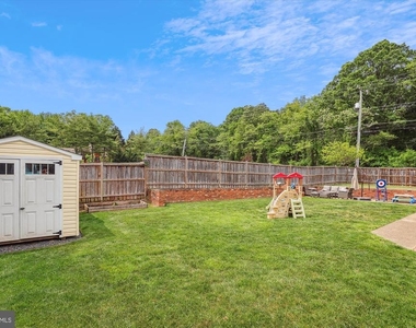 4555 Lantern Place - Photo Thumbnail 4