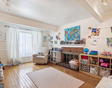 4555 Lantern Place - Photo Thumbnail 7