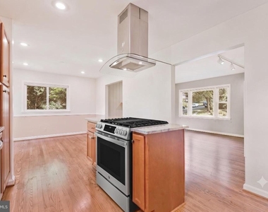 3160 Ravenwood Drive - Photo Thumbnail 10