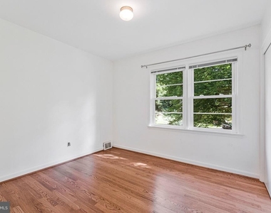 3160 Ravenwood Drive - Photo Thumbnail 14