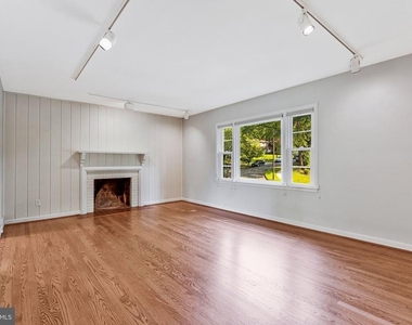 3160 Ravenwood Drive - Photo Thumbnail 5