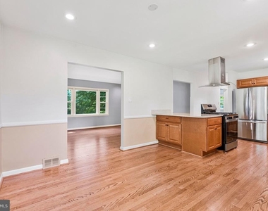 3160 Ravenwood Drive - Photo Thumbnail 12