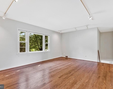 3160 Ravenwood Drive - Photo Thumbnail 8