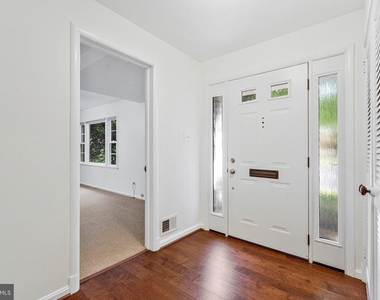 3160 Ravenwood Drive - Photo Thumbnail 3