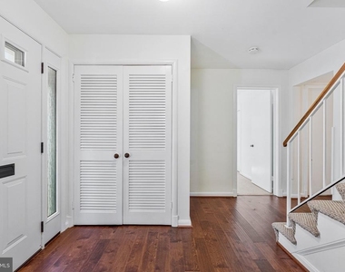 3160 Ravenwood Drive - Photo Thumbnail 4