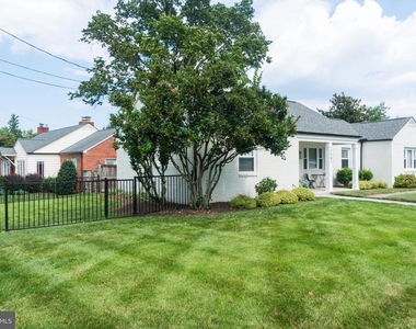 2501 Crest Street - Photo Thumbnail 7