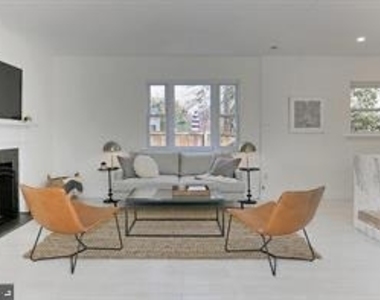 2501 Crest Street - Photo Thumbnail 3
