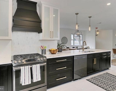 2501 Crest Street - Photo Thumbnail 19