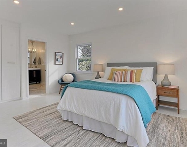 2501 Crest Street - Photo Thumbnail 20