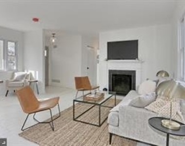 2501 Crest Street - Photo Thumbnail 5