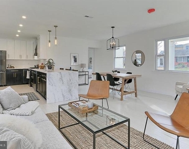 2501 Crest Street - Photo Thumbnail 2
