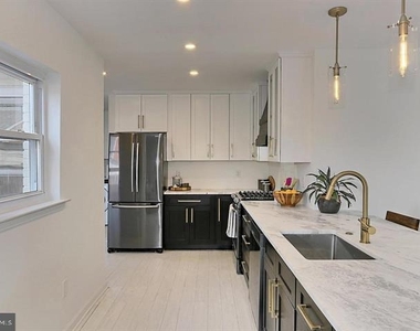 2501 Crest Street - Photo Thumbnail 12