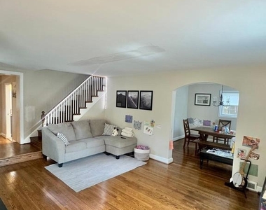 42 S Park Drive - Photo Thumbnail 2